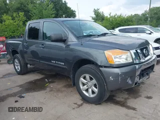 2011 Nissan Titan SL z VIN 1N6BA0EC9BN324253, wystawiony jako IAAI lot #42445827 z przebiegiem 144 021 mil mil oraz . Historia ofert i sprzedaży dostępna na DreamBid. Obrazek 1.