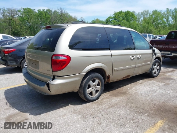 2005 Dodge Caravan SXT with VIN 2D4GP44L35R354679, listed as a IAAI auction lot 42086549 with 225,428 mi miles. Bid and sale history available at carsss.com. Image 4.