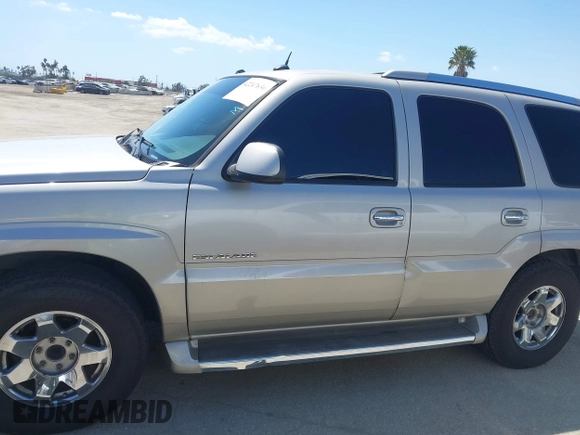 2005 Cadillac Escalade z VIN 1GYEC63N65R249827, wystawiony jako IAAI lot #42247650 z przebiegiem 254 052 mil mil oraz . Historia ofert i sprzedaży dostępna na DreamBid. Obrazek 15.