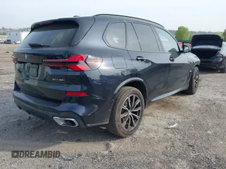 2025 BMW X5 xDrive40i z VIN 5UX23EU04S9Y37497, wystawiony jako IAAI lot #42124797 z przebiegiem 6 256 mil mil oraz . Historia ofert i sprzedaży dostępna na DreamBid. Obrazek 4.