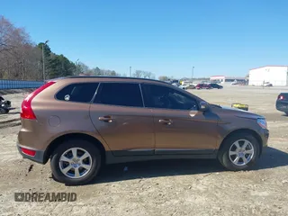2010 Volvo XC60 3.2L with VIN YV4982DL5A2072427, listed as a IAAI auction lot 41779880 with 94,333 mi miles. Bid and sale history available at carsss.com. Image 14.