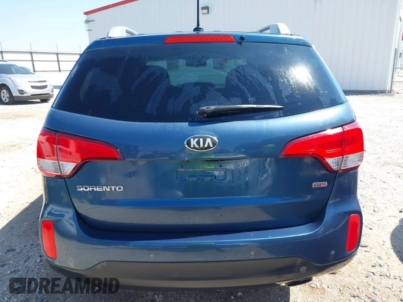 2015 Kia Sorento LX with VIN 5XYKTCA65FG611522, listed as a IAAI auction lot 41861461 with 200,615 mi miles. Bid and sale history available at carsss.com. Image 16.