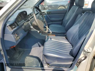 1989 Mercedes-Benz 300 E с VIN WDBEA30DXKA877386, выставлен на аукционе Copart как лот 59333665 с пробегом 205 173 миль миль и Чистый • Clean title. История ставок и продаж доступна на DreamBid. Изображение 7.