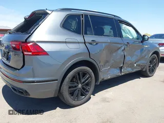2022 Volkswagen Tiguan SE R-Line Black with VIN 3VV8B7AX4NM154637, listed as a IAAI auction lot 42058531 with 39,597 mi miles and . Bid and sale history available at DreamBid. Image 4.