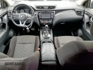 2017 Nissan Rogue SV z VIN JN1BJ1CP0HW008308, wystawiony jako Copart lot #58778515 z przebiegiem 80 075 mil mil oraz Szkoda całkowita • Salvage title. Historia ofert i sprzedaży dostępna na DreamBid. Obrazek 8.