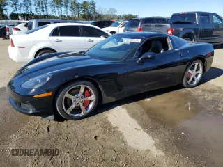 2010 Chevrolet Corvette 1LT z VIN 1G1YE2DW5A5101384, wystawiony jako Copart lot #81388913 z przebiegiem 25 269 mil mil oraz Szkoda całkowita • Salvage title. Historia ofert i sprzedaży dostępna na DreamBid. Obrazek 1.