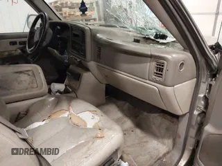 2000 GMC Yukon XL SLT with VIN 3GKFK16T7YG201904, listed as a IAAI auction lot 41704897 with 1 mi miles. Bid and sale history available at carsss.com. Image 5.