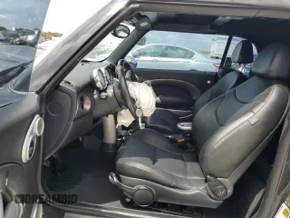 2006 MINI Convertible S z VIN WMWRH335X6TF87128, wystawiony jako Copart lot #51917565 z przebiegiem 91 741 mil mil oraz Szkoda całkowita • Salvage title. Historia ofert i sprzedaży dostępna na DreamBid. Obrazek 7.