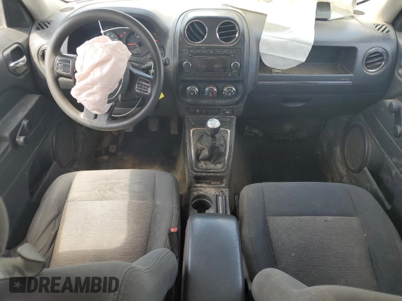 2013 Jeep Patriot Sport z VIN 1C4NJPBA5DD214479, wystawiony jako Copart lot #57442125 z przebiegiem 311 252 mil mil oraz Czysty tytuł • Clean title. Historia ofert i sprzedaży dostępna na DreamBid. Obrazek 8.