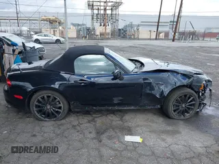 2018 FIAT 124 Spider Classica z VIN JC1NFAEK7J0138993, wystawiony jako IAAI lot #41726083 z przebiegiem 16 974 mil mil oraz . Historia ofert i sprzedaży dostępna na DreamBid. Obrazek 13.