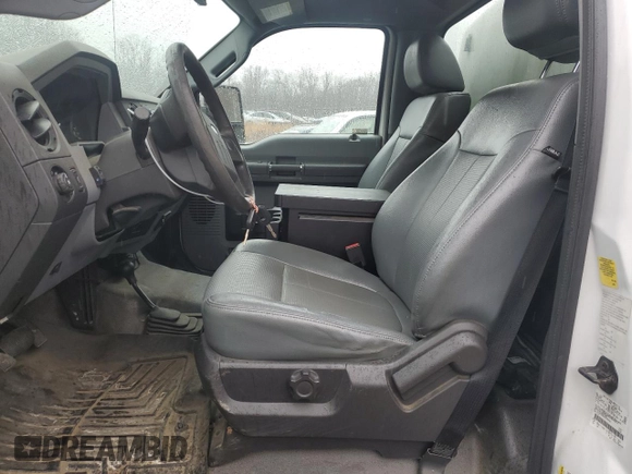 2013 Ford F-250 XL z VIN 1FTBF2B60DEA76430, wystawiony jako Copart lot #59548215 z przebiegiem 305 391 mil mil oraz Czysty tytuł • Clean title. Historia ofert i sprzedaży dostępna na DreamBid. Obrazek 7.