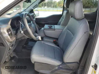 2024 Ford F-150 XL с VIN 1FTEW1KPXRKD74797, выставлен на аукционе Copart как лот 55007315 с пробегом 18 108 миль миль и Списание • Salvage title. История ставок и продаж доступна на DreamBid. Изображение 7.