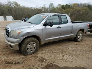 2010 Toyota Tundra z VIN 5TFRM5F12AX017027, wystawiony jako Copart lot #50799455 z przebiegiem 98 538 mil mil oraz Czysty tytuł • Clean title. Historia ofert i sprzedaży dostępna na DreamBid. Obrazek 1.