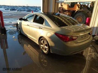 2013 Hyundai Sonata SE with VIN 5NPEC4AC3DH665190, listed as a IAAI auction lot 41124502 with 247,086 mi miles. Bid and sale history available at carsss.com. Image 3.