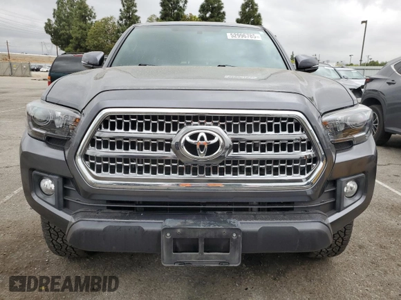 2017 Toyota Tacoma SR5 z VIN 3TMAZ5CNXHM048452, wystawiony jako Copart lot #52996785 z przebiegiem 71 588 mil mil oraz Szkoda całkowita • Salvage title. Historia ofert i sprzedaży dostępna na DreamBid. Obrazek 5.