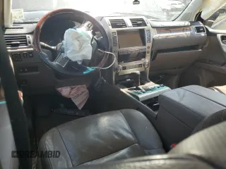 2015 Lexus GX 460 z VIN JTJBM7FX5F5102607, wystawiony jako Copart lot #56794815 z przebiegiem 124 551 mil mil oraz Szkoda całkowita • Salvage title. Historia ofert i sprzedaży dostępna na DreamBid. Obrazek 8.