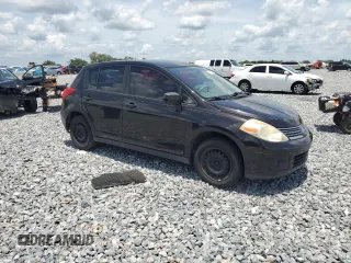 2010 Nissan Versa S z VIN 3N1BC1CPXAL382804, wystawiony jako Copart lot #63652575 z przebiegiem 168 051 mil mil oraz Szkoda całkowita • Salvage title. Historia ofert i sprzedaży dostępna na DreamBid. Obrazek 4.