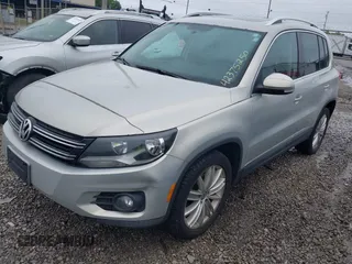 2012 Volkswagen Tiguan S z VIN WVGBV7AX3CW540311, wystawiony jako IAAI lot #42375250 z przebiegiem 168 594 mil mil oraz . Historia ofert i sprzedaży dostępna na DreamBid. Obrazek 2.