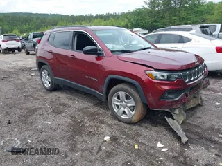 2022 Jeep Compass Latitude z VIN 3C4NJCBB9NT202123, wystawiony jako IAAI lot #42234627 z przebiegiem 87 792 mil mil oraz . Historia ofert i sprzedaży dostępna na DreamBid. Obrazek 1.
