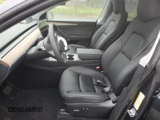 2024 Tesla Model Y z VIN 7SAYGDEDXRF076893, wystawiony jako Copart lot #57966515 z przebiegiem 9 200 mil mil oraz Szkoda całkowita • Salvage title. Historia ofert i sprzedaży dostępna na DreamBid. Obrazek 7.