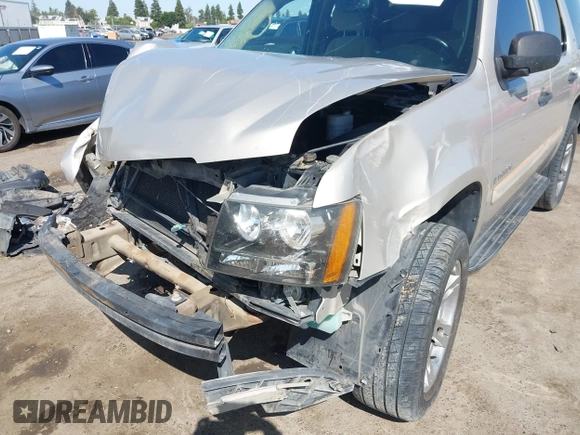 2007 Chevrolet Tahoe LS z VIN 1GNFC13C97J402723, wystawiony jako IAAI lot #42588033 z przebiegiem Nie podano mil oraz . Historia ofert i sprzedaży dostępna na DreamBid. Obrazek 18.