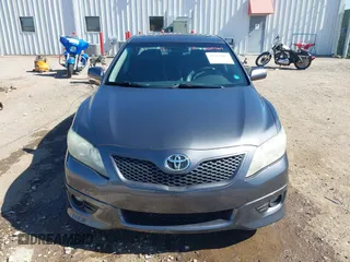 2011 Toyota Camry LE z VIN 4T1BF3EK9BU664694, wystawiony jako IAAI lot #42247007 z przebiegiem 112 306 mil mil oraz . Historia ofert i sprzedaży dostępna na DreamBid. Obrazek 12.