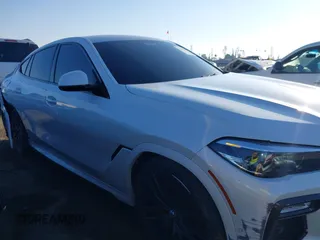 2021 BMW X6 sDrive40i z VIN 5UXCY4C06M9E16162, wystawiony jako IAAI lot #41279040 z przebiegiem 94 494 mil mil oraz . Historia ofert i sprzedaży dostępna na DreamBid. Obrazek 13.