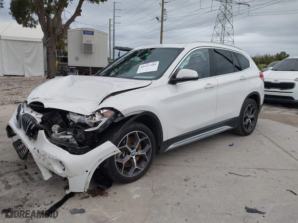 2018 BMW X1 xDrive28i with VIN WBXHT3C37J3H33461, listed as a IAAI auction lot 40997589 with 1 mi miles. Bid and sale history available at carsss.com. Image 2.