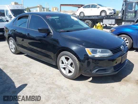 2014 Volkswagen Jetta S z VIN 3VW2K7AJ9EM207135, wystawiony jako IAAI lot #42316176 z przebiegiem 237 752 mil mil oraz . Historia ofert i sprzedaży dostępna na DreamBid. Obrazek 1.