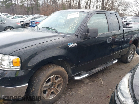 2006 Ford F-150 XL with VIN 1FTPX12V86NB81286, listed as a IAAI auction lot 41401439 with 282,561 mi miles. Bid and sale history available at carsss.com. Image 2.