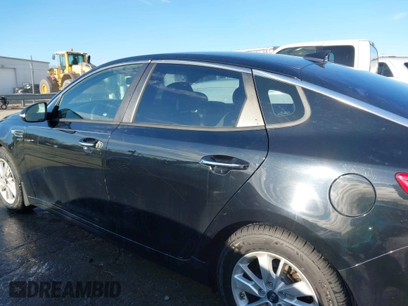 2016 Kia Optima LX z VIN 5XXGT4L30GG076989, wystawiony jako IAAI lot #41835878 z przebiegiem 150 567 mil mil oraz . Historia ofert i sprzedaży dostępna na DreamBid. Obrazek 14.