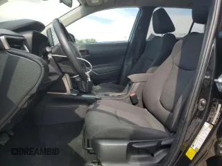 2022 Toyota Corolla Cross LE with VIN 7MUCAABG3NV021235, listed as a Copart auction lot 60644285 with 82,403 mi miles and Clean title. Bid and sale history available at DreamBid. Image 7.
