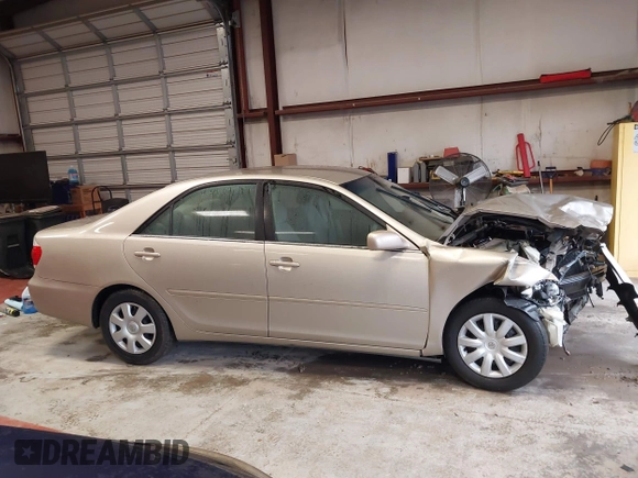2006 Toyota Camry STD with VIN 4T1BE32K06U152044, listed as a IAAI auction lot 41578843 with 224,492 mi miles. Bid and sale history available at carsss.com. Image 14.