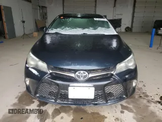 2015 Toyota Camry XLE z VIN 4T1BF1FK9FU474810, wystawiony jako Copart lot #47950725 z przebiegiem Nie podano mil oraz Szkoda całkowita • Salvage title. Historia ofert i sprzedaży dostępna na DreamBid. Obrazek 5.