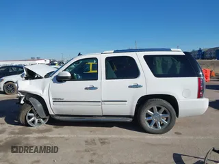 2014 GMC Yukon Denali with VIN 1GKS2EEF2ER111301, listed as a IAAI auction lot 41636112 with 185,956 mi miles. Bid and sale history available at carsss.com. Image 14.