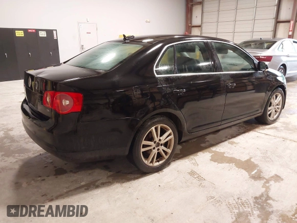 2006 Volkswagen Jetta 2.5L z VIN 3VWSF71K46M803364, wystawiony jako IAAI lot #42095403 z przebiegiem 140 573 mil mil oraz . Historia ofert i sprzedaży dostępna na DreamBid. Obrazek 4.