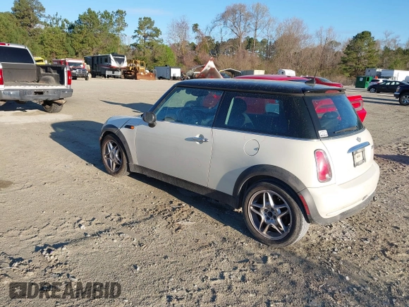 2006 MINI Hardtop with VIN WMWRC335X6TK16871, listed as a IAAI auction lot 41846929 with 145,709 mi miles and . Bid and sale history available at DreamBid. Image 3.