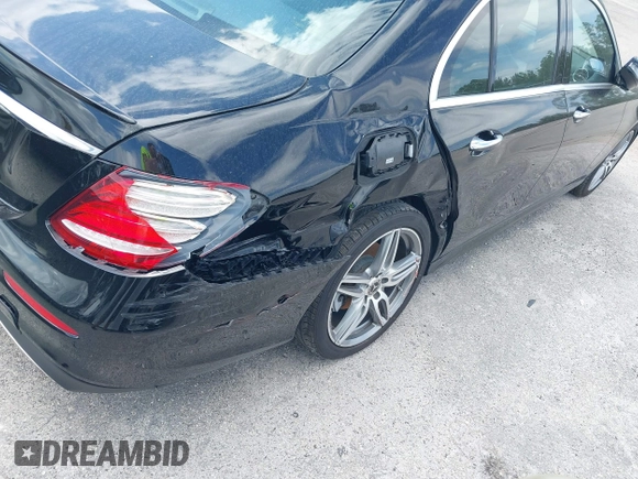 2018 Mercedes-Benz E-Class E 300 with VIN WDDZF4JB2JA328888, listed as a IAAI auction lot 41801938 with 33,470 mi miles. Bid and sale history available at carsss.com. Image 12.