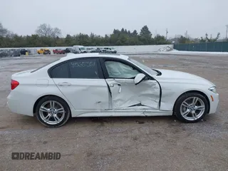 2018 BMW 3 Series 330i xDrive z VIN WBA8D9C51JEM33833, wystawiony jako IAAI lot #41565351 z przebiegiem 31 729 mil mil oraz . Historia ofert i sprzedaży dostępna na DreamBid. Obrazek 14.