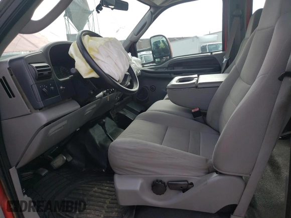 2005 Ford F-450 with VIN 1FDXW47P15EA28273, listed as a Copart auction lot 46141824 with 114,831 mi miles and Salvage title. Bid and sale history available at DreamBid. Image 7.