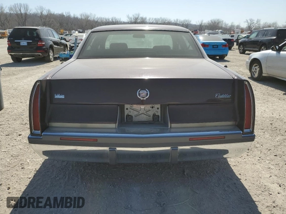 1995 Cadillac Fleetwood z VIN 1G6DW52P6SR702106, wystawiony jako Copart lot #48826215 z przebiegiem 140 971 mil mil oraz Szkoda całkowita • Salvage title. Historia ofert i sprzedaży dostępna na DreamBid. Obrazek 6.