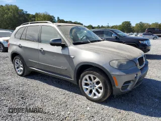 2011 BMW X5 35i z VIN 5UXZV4C50BL743135, wystawiony jako Copart lot #75401064 z przebiegiem 100 446 mil mil oraz Szkoda całkowita • Salvage title. Historia ofert i sprzedaży dostępna na DreamBid. Obrazek 4.