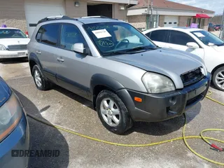 2005 Hyundai Tucson GLS with VIN KM8JN12D45U072567, listed as a IAAI auction lot 42002128 with 121,839 mi miles. Bid and sale history available at carsss.com. Image 1.