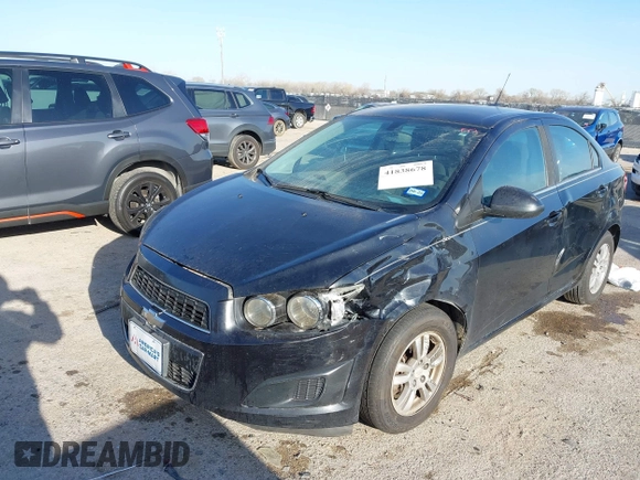 2014 Chevrolet Sonic LT z VIN 1G1JC5SH7E4127137, wystawiony jako IAAI lot #41838678 z przebiegiem 116 415 mil mil oraz . Historia ofert i sprzedaży dostępna na DreamBid. Obrazek 17.