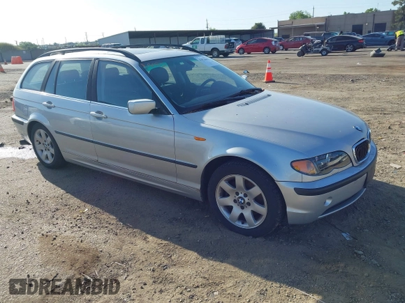 2003 BMW 3 Series 325xi with VIN WBAEP334X3PF03113, listed as a IAAI auction lot 42076463 with 220,723 mi miles. Bid and sale history available at carsss.com. Image 1.