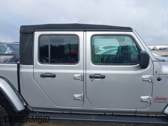 2020 Jeep Gladiator Rubicon z VIN 1C6JJTBG7LL181833, wystawiony jako IAAI lot #42493073 z przebiegiem 13 775 mil mil oraz . Historia ofert i sprzedaży dostępna na DreamBid. Obrazek 13.