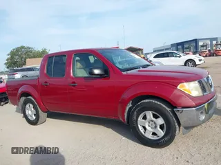2007 Nissan Frontier SE z VIN 1N6AD07UX7C418640, wystawiony jako IAAI lot #42074654 z przebiegiem 302 031 mil mil oraz . Historia ofert i sprzedaży dostępna na DreamBid. Obrazek 13.
