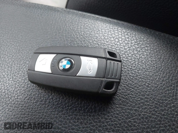 2011 BMW 3 Series 328i z VIN WBAKE3C59BE558791, wystawiony jako IAAI lot #42171294 z przebiegiem 59 256 mil mil oraz . Historia ofert i sprzedaży dostępna na DreamBid. Obrazek 11.