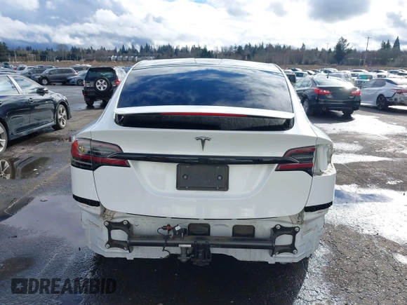 2022 Tesla Model X with VIN 7SAXCDE56NF360208, listed as a IAAI auction lot 41576953 with 9,759 mi miles. Bid and sale history available at carsss.com. Image 17.