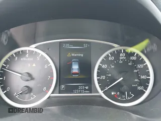 2017 Nissan Sentra SR z VIN 3N1AB7AP9HY361539, wystawiony jako IAAI lot #41945315 z przebiegiem 123 715 mil mil oraz . Historia ofert i sprzedaży dostępna na DreamBid. Obrazek 7.